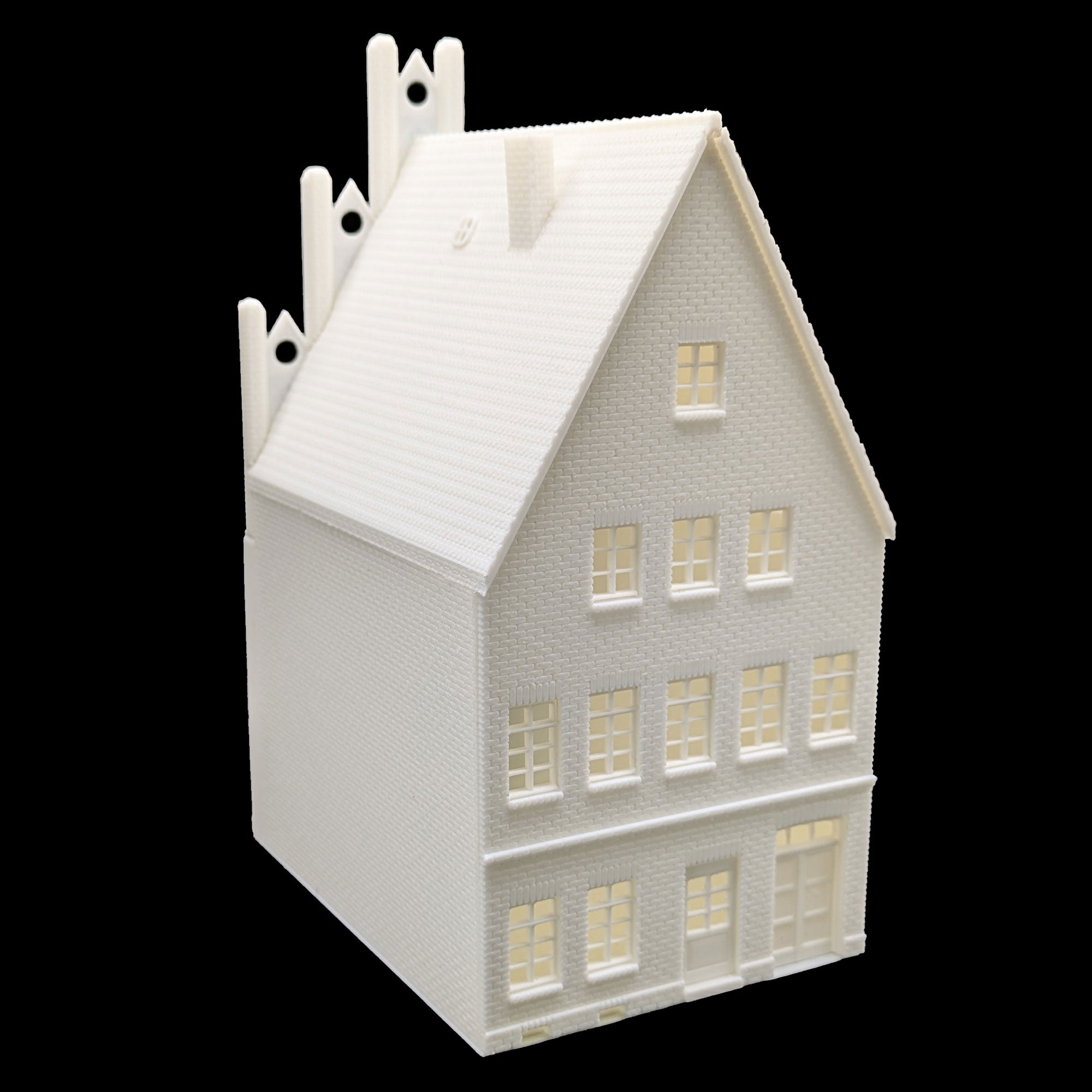 Rückansicht des unbemalten Rohbaus zur Demonstration des Ausgangszustands.