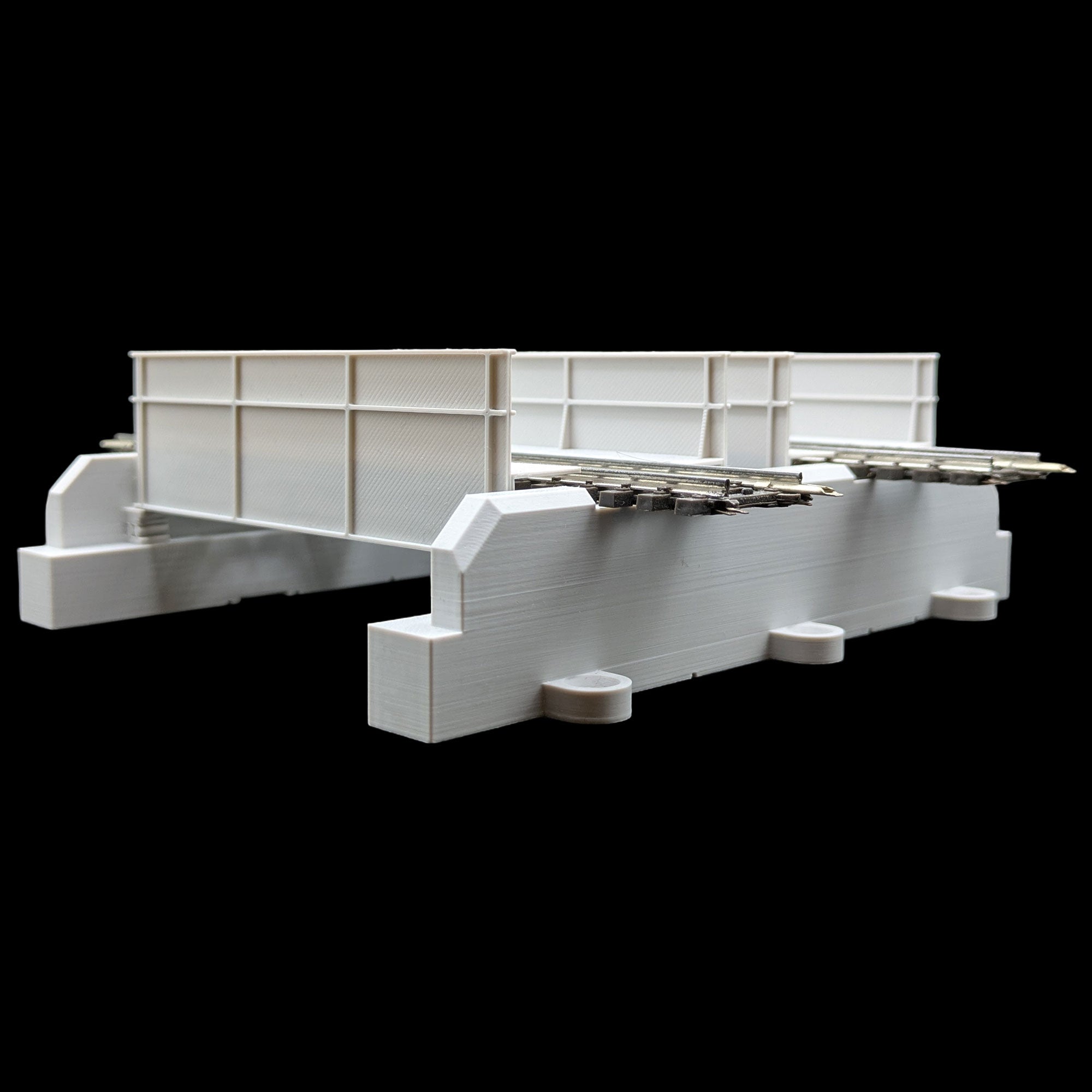 Seitenansicht der selbst entworfenen, zweigleisigen H0 Trogbrücke, zeigt die präzisen Verstrebungen und das graue 3D-Druck-Modell.